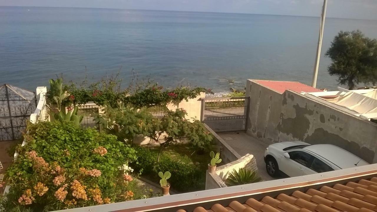 Villa Domus Austri Messina Esterno foto